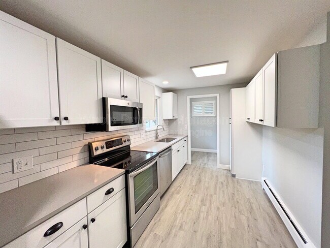 Building Photo - 2995 Kendall St