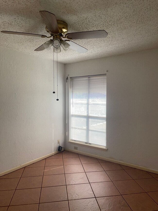 Building Photo - Flour Bluff 3 bedroom 2 bathroom