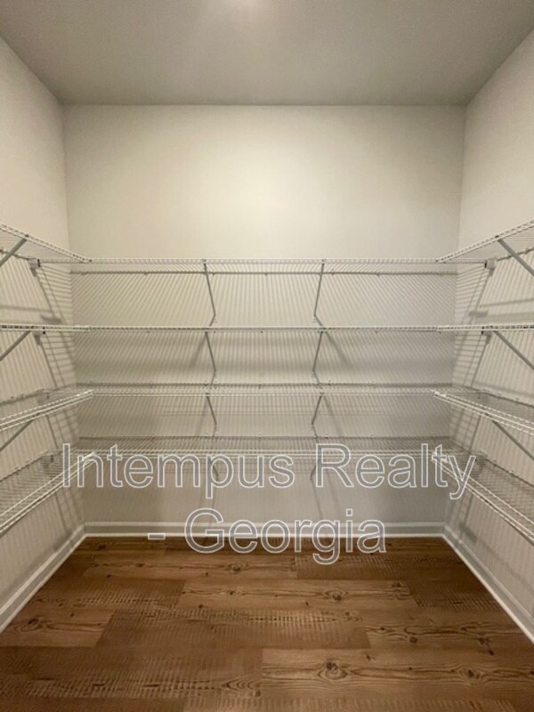 Building Photo - 693 Summerwood Ln