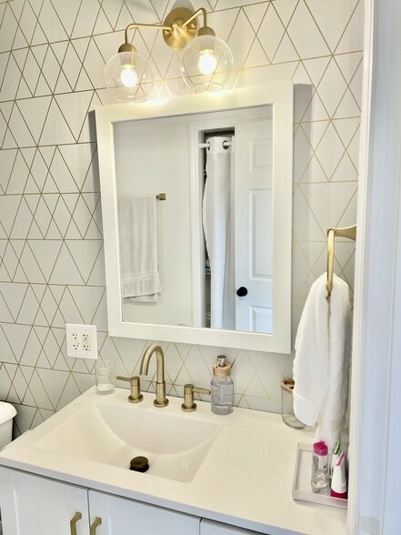 Building Photo - 1417 Rainbow Rd