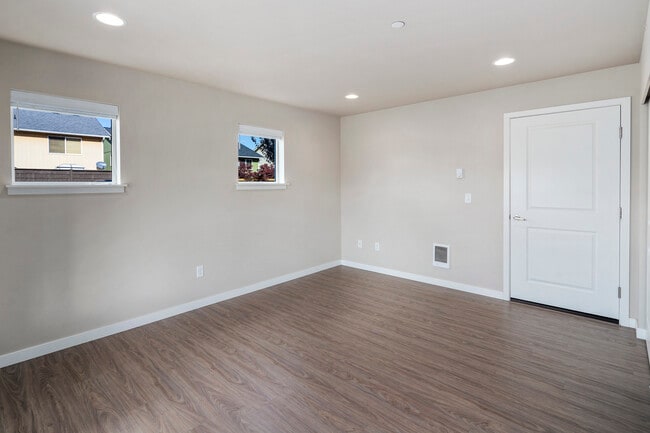 Building Photo - Rainier View Court Townhomes