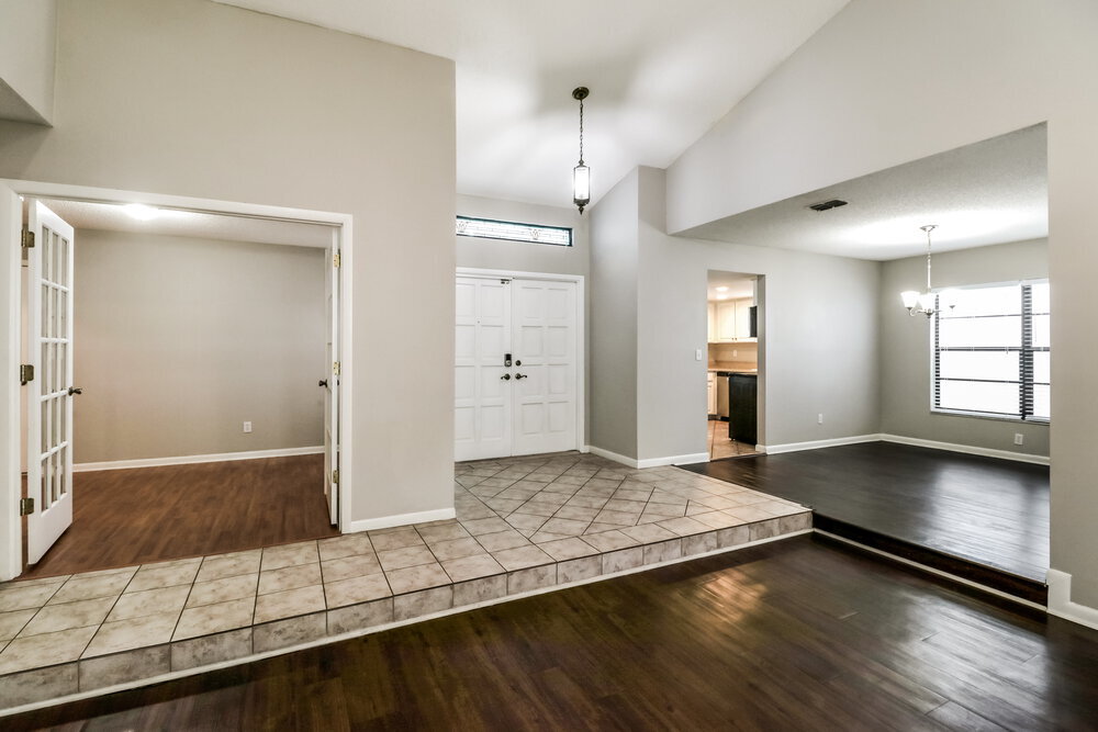Building Photo - 11504 Robles Del Rio Pl