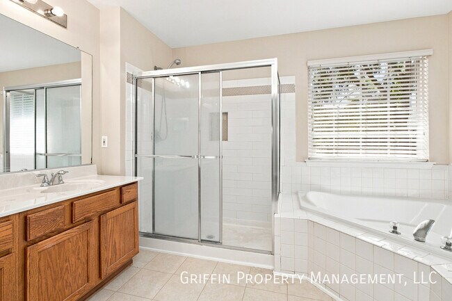 Building Photo - 1302 Ring Bill Loop