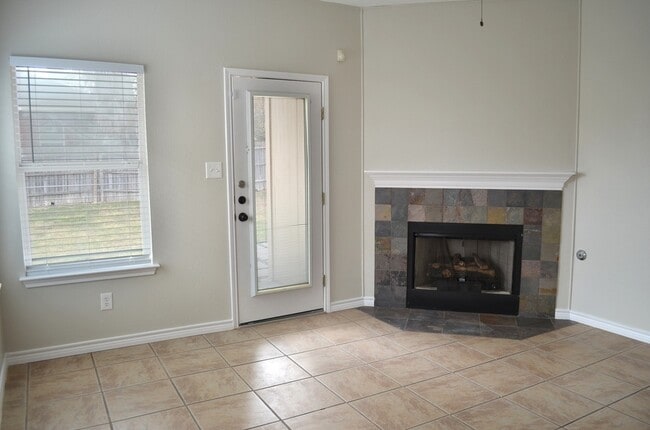 Building Photo - 105 Pecanwood N
