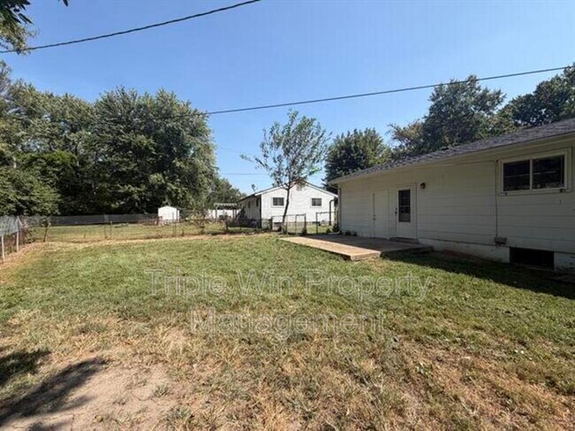 Building Photo - 675 Lilac Dr