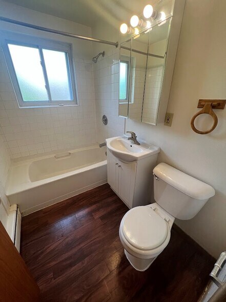 Building Photo - 2414 Brentwood Pky