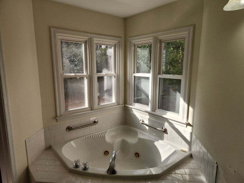 Master Bath - 13128 Langtree Dr