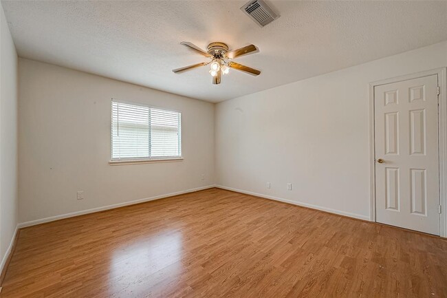 Building Photo - 11706 Meadowchase Dr