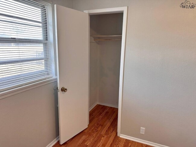 Building Photo - 1813 Westcliff Dr