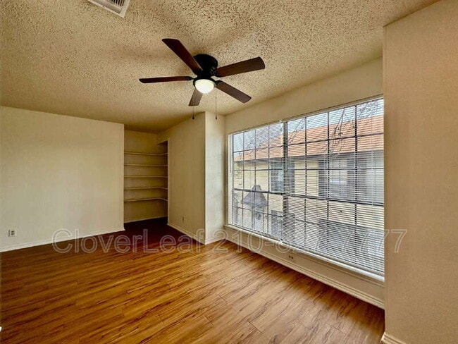 Building Photo - 10565 Starcrest Dr