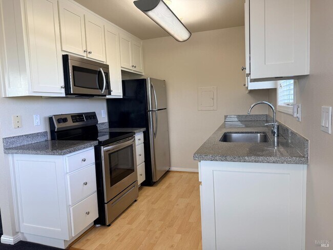 Building Photo - 310 Spyglass Pkwy