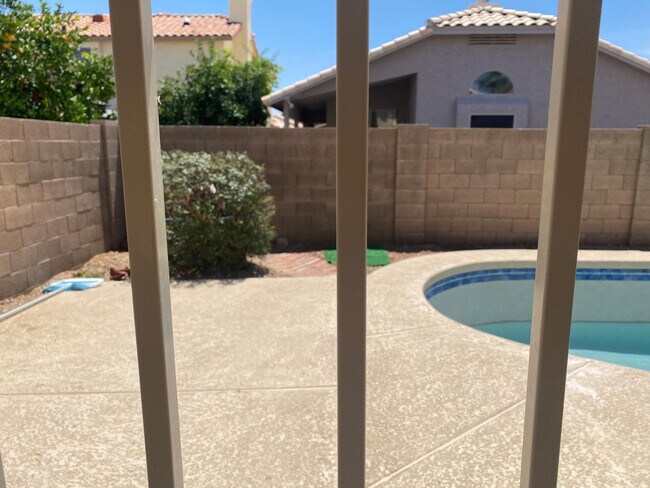 Building Photo - 1277 W Myrna Ln