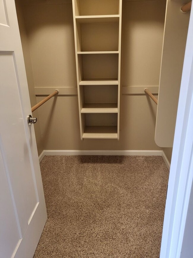 Building Photo - 3 bed 2 bath Single Family Home for Rent in Grants Pass