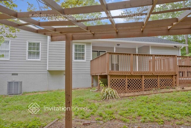 Building Photo - 468 Summerville Dr NW