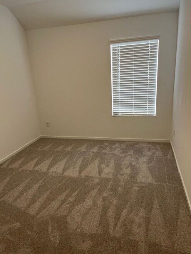 Building Photo - Charming 4BR Brand New House in League City