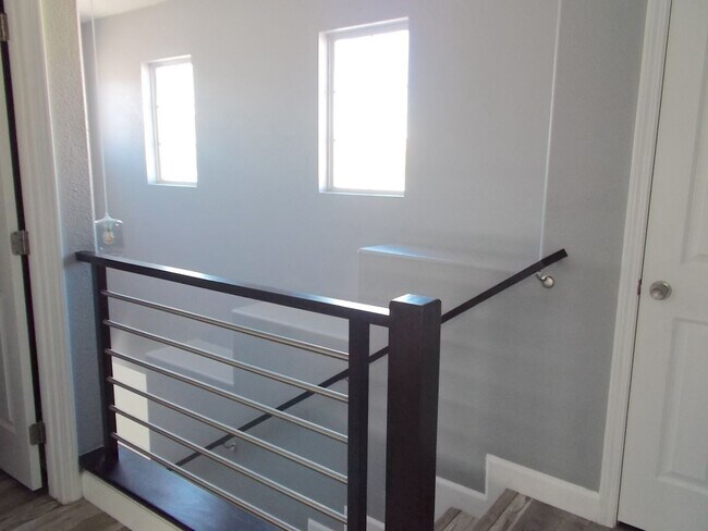 Building Photo - Modern 3-Bedroom Home in Prime Location wi...
