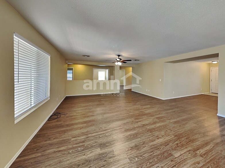 Building Photo - 5020 E Butterweed Dr
