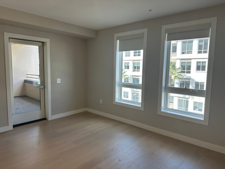 Building Photo - 39 S Los Robles Ave