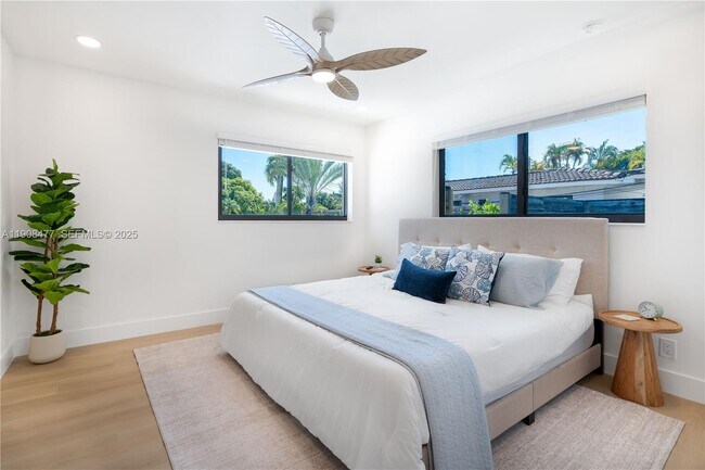 Building Photo - 309 S Riverside Dr