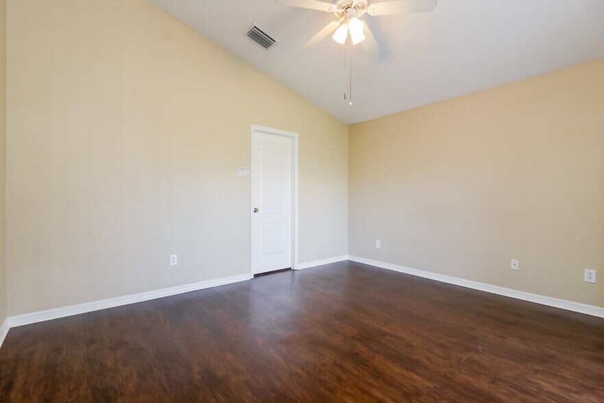 Building Photo - 5612 Terrain De Golf Dr