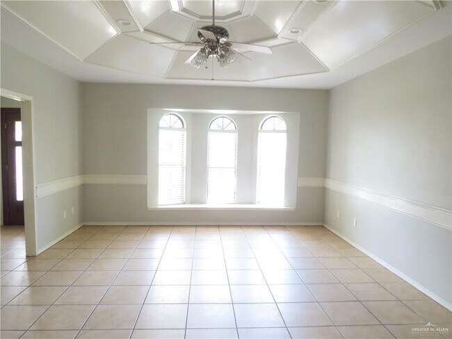 Building Photo - 1414 W Del Mar St