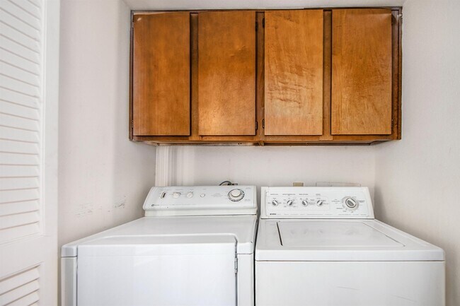 Building Photo - 3085 Walnut Bend Ln