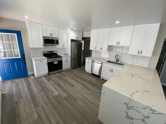 Primary Photo - Renovated! 4BD/2BA on La Dorna