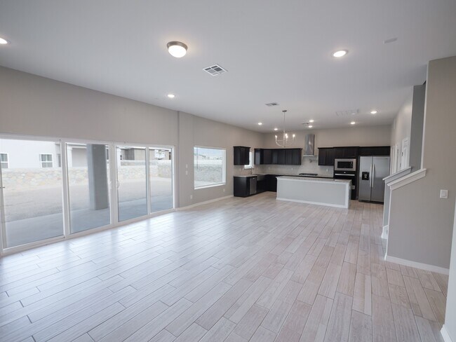 Building Photo - 905 Gulf Streams Ave