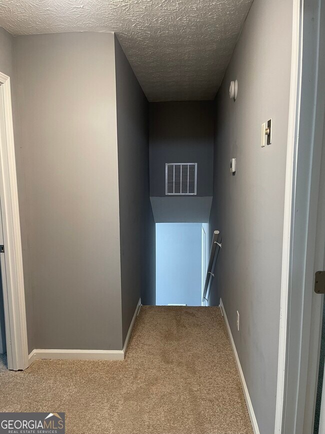 Building Photo - 235 Deerfield Dr