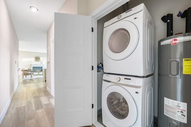 Building Photo - 304 61st St