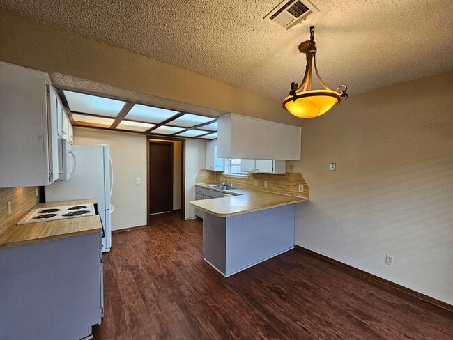 Building Photo - (3)Bed/(2) Bath with Shelter Avail NOW! Pet Negotiable.