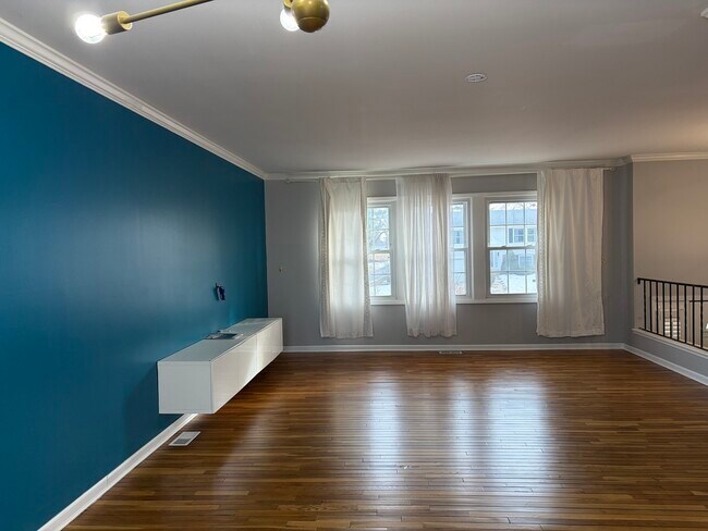 Building Photo - 1200 Glen Ln