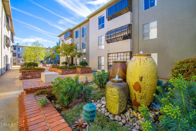 Building Photo - 330 S Mentor Ave