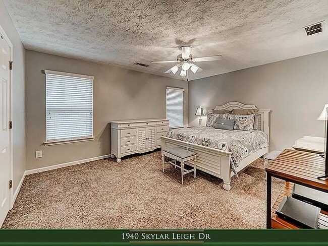 Building Photo - 1940 Skylar Leigh Dr