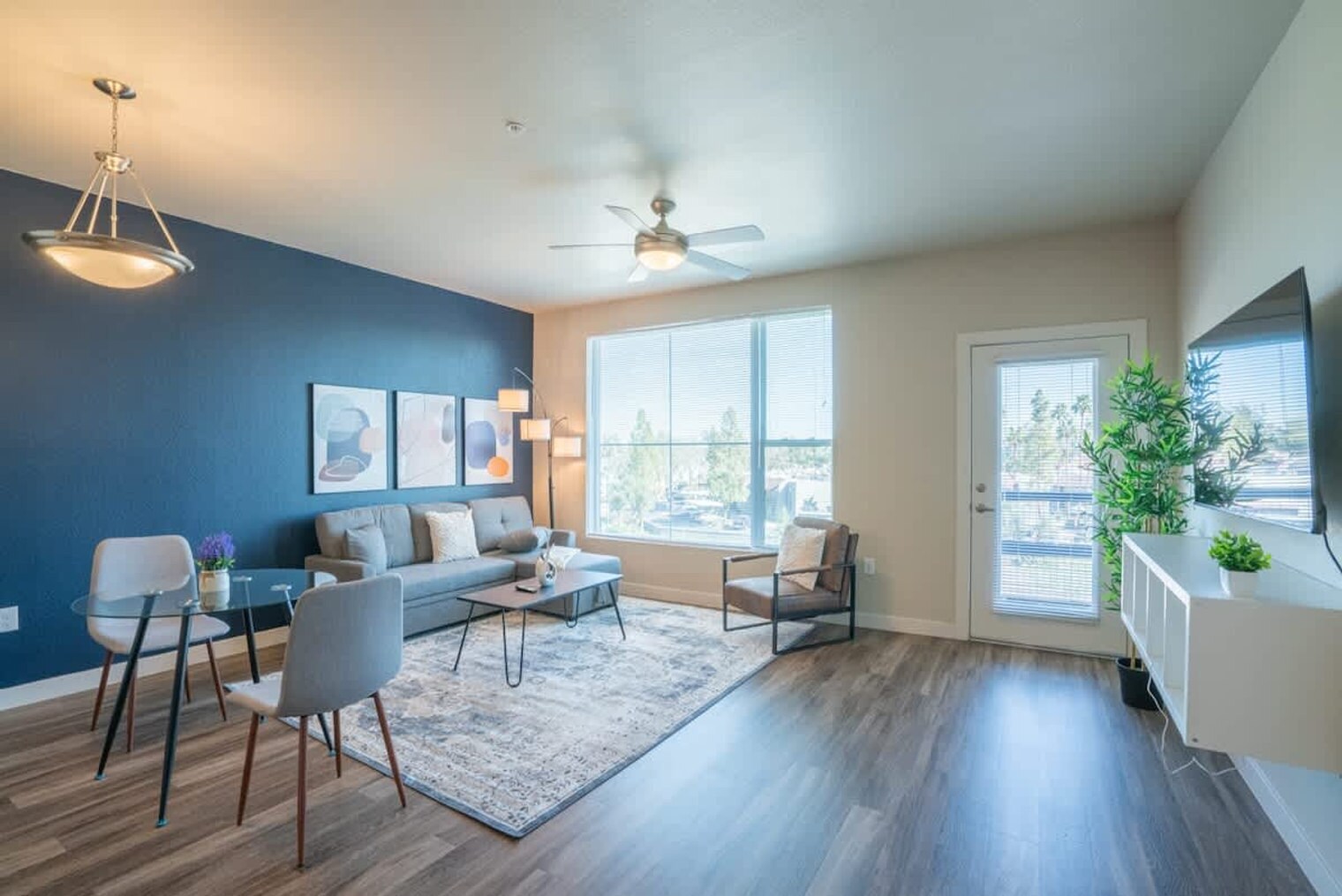 Building Photo - 1890 S Country Club Way