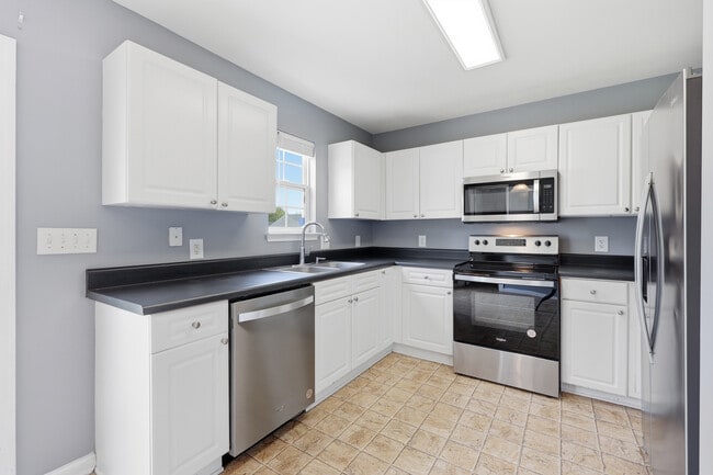 Building Photo - 3911 Hathaway Hills Dr