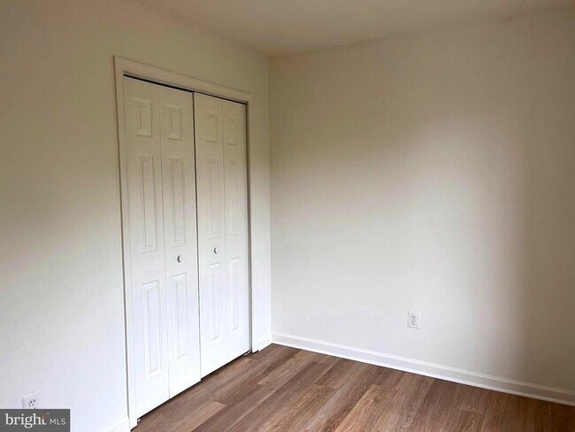 Building Photo - 5144 Woodfield Dr