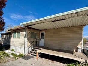 Building Photo - AVAILABLE NOW - 2 Bedroom/2 Bath in Pleasant Grove