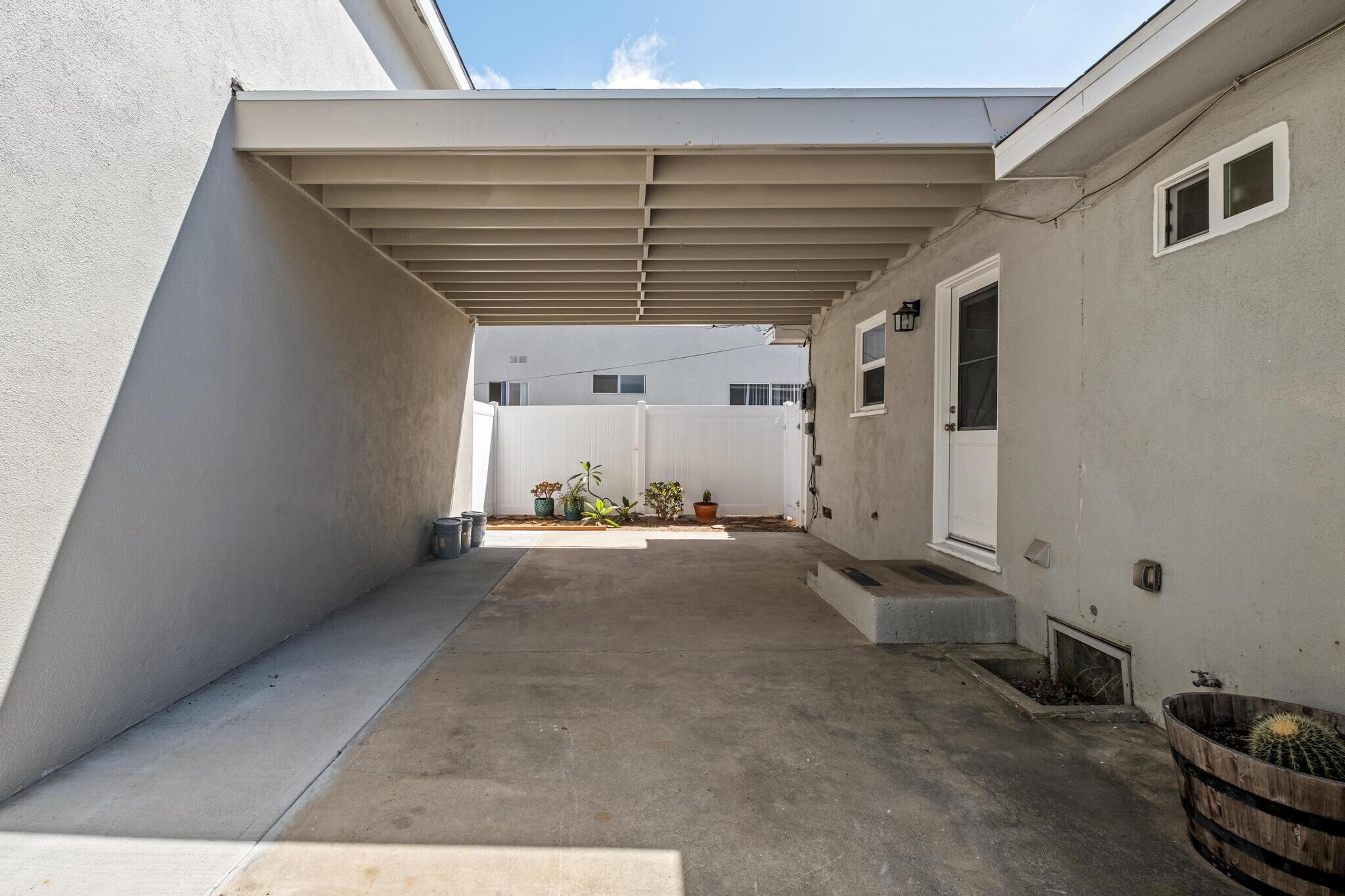 Building Photo - 2211 Nelson Ave