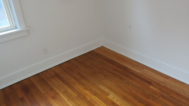 Building Photo - Available February 1,2026 Lease ends July 27th 2026