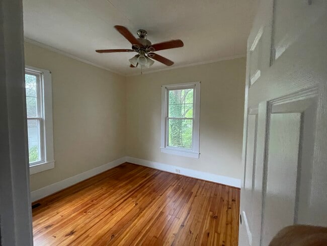 Building Photo - 421 Duke St SW