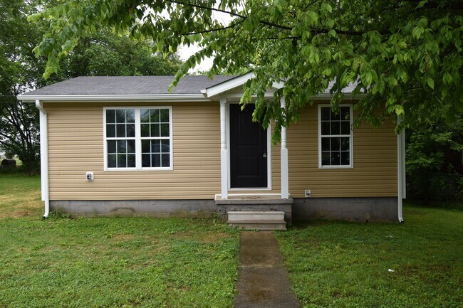 Primary Photo - 2 Bedroom Home For Rent Near APSU!