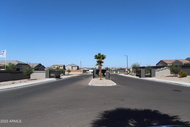 Building Photo - 2540 W Sunland Ave