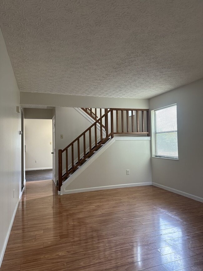 Building Photo - 3 Bedroom 2.5 Bath Townhome available in H...