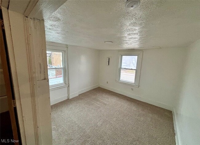 Building Photo - 958 E Wilbeth Rd