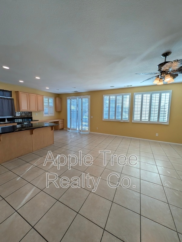 Building Photo - 1560 Gazebo Ln