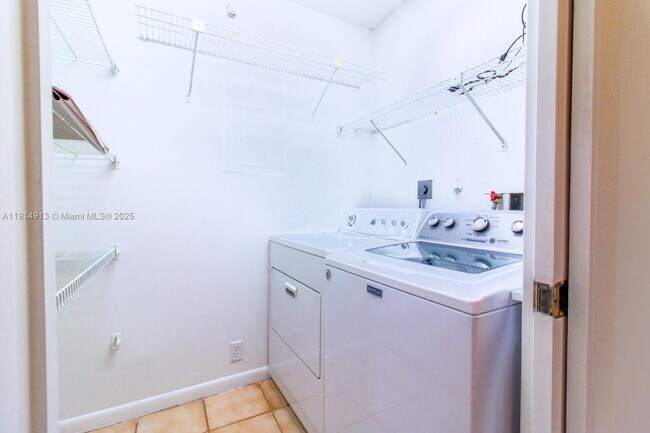 Building Photo - 5289 Fairway Woods Dr