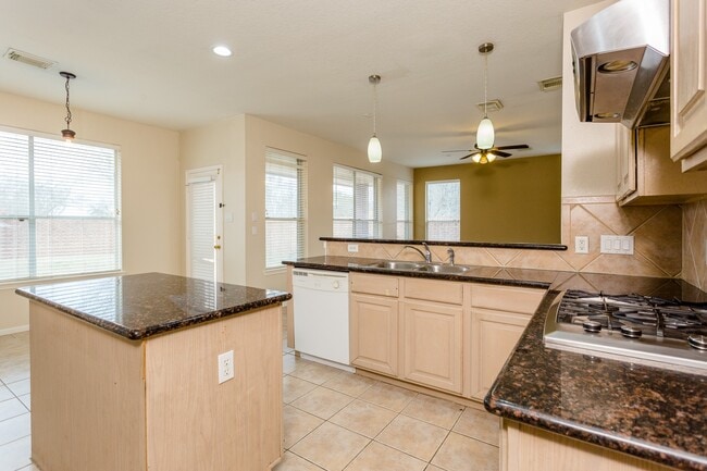 Building Photo - 5906 Saber River