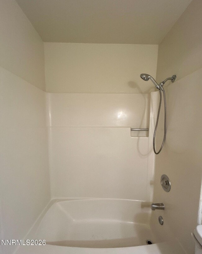 Building Photo - 1410 E 9th St