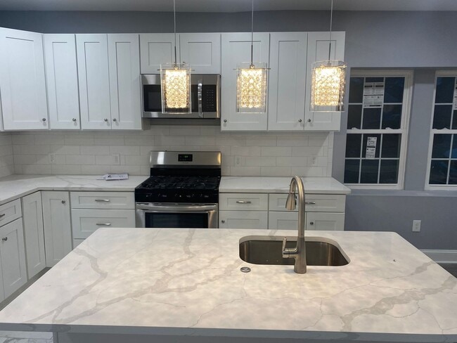 Building Photo - 3 Bedroom 2.5 Bath Home